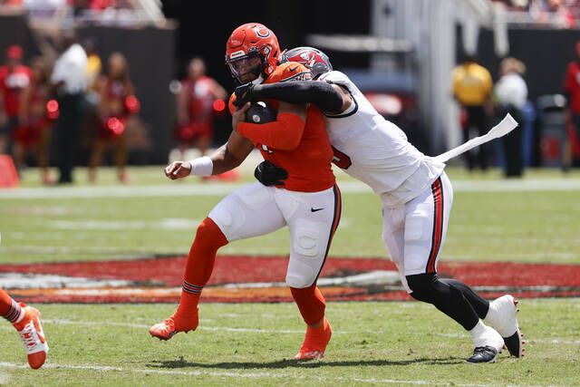 Mayfield shines again, Buccaneers stay unbeaten with 27-17 victory over  struggling Bears – KTSM 9 News