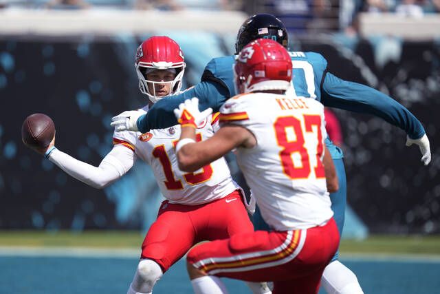 Chiefs dominate Chargers with second half stifling