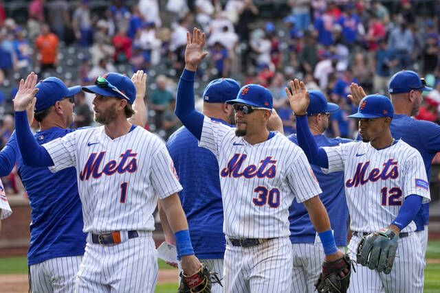 Reds drop out of wild card spot with loss to Mets, who get Vogelbach's  3-run double - CBS New York