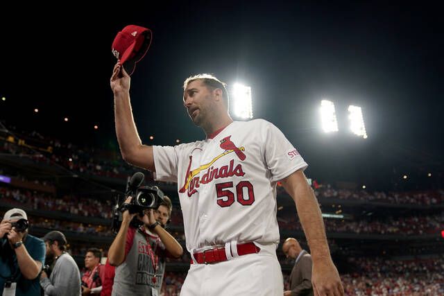 #039;Old' Adam Wainwright leads St. Louis Cardinals over