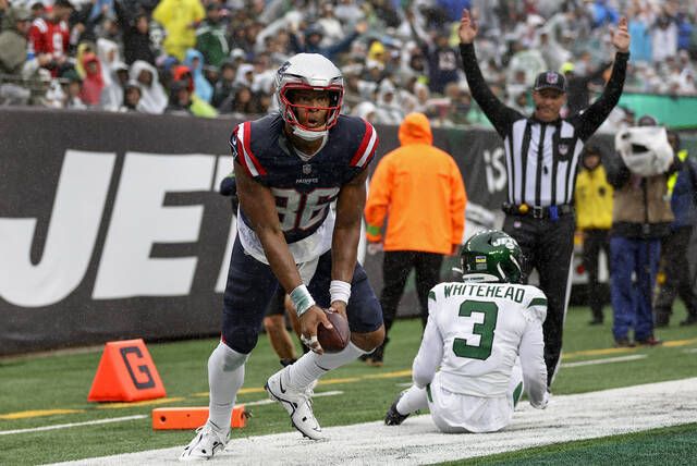 Patriots escape with 15th straight win over Jets