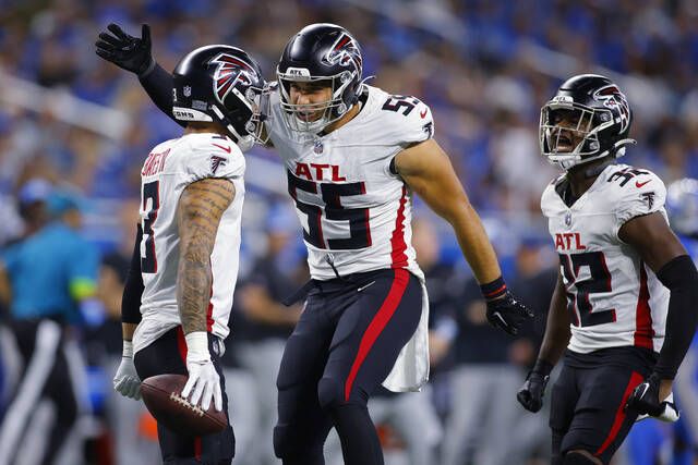 Jared Goff throws a 45-yard TD and runs in another TD to help the Lions  defeat the Falcons, NFL Highlights