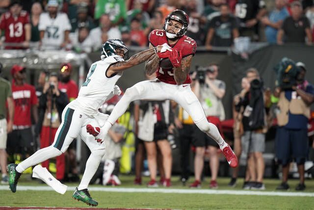 Jalen Hurts throws for TD, runs for another as Eagles thump Buccaneers  25-11 to remain unbeaten – KGET 17