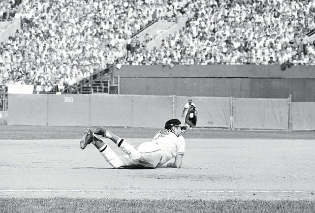 Brooks Robinson, Orioles third baseman with 16 Gold Gloves, dies at 86