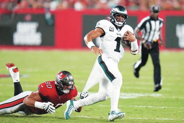 Eagles move to 8-0 after slipping past the Texans – Philly Sports