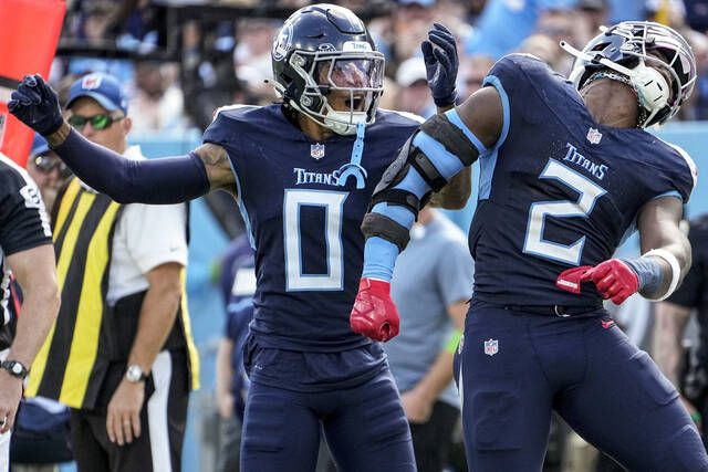 Henry runs for TD, throws for score as Titans rout Burrow, Bengals 27-3