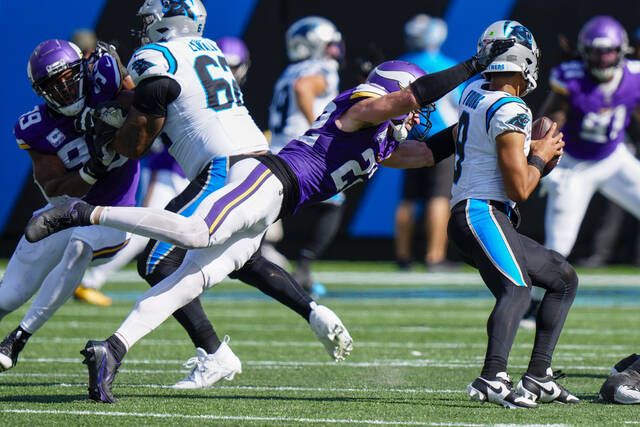 Justin Jefferson's 2 TDs, D.J. Wonnum's 51-yard fumble return lift Vikings  over Panthers 21-13