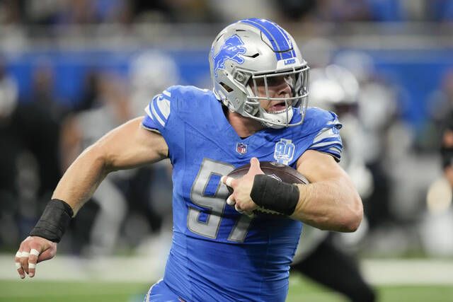 Jared Goff Throws 3 Td Passes Runs For Score Nfc North Leading Lions Beat Winless Panthers 42 