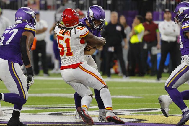 Patrick Mahomes, Chiefs outlast Vikings 27-20; Travis Kelce catches TD pass  after hurting ankle