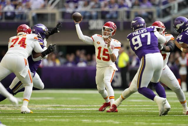 Mahomes: I owe Travis Kelce lunch after no-look miss