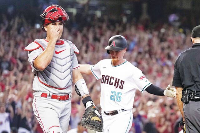 Marte hits walk-off single in ninth, D-backs beat Phillies 2-1 and close to  2-1 in NLCS – KGET 17