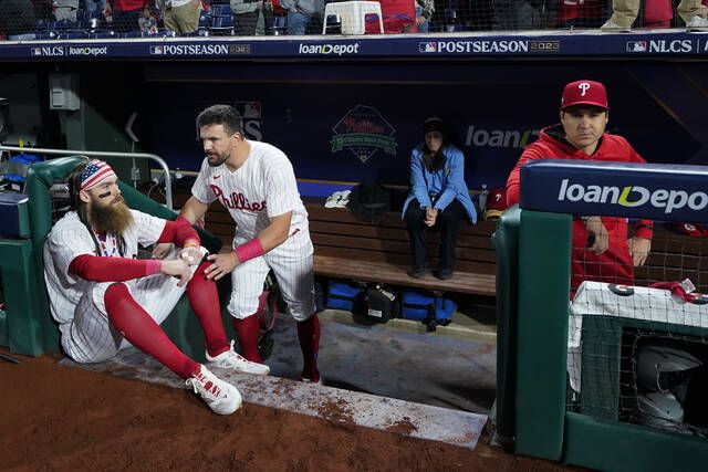 MLB playoffs: Arizona Diamondbacks defeat Philadelphia Phillies 2