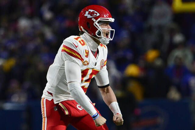 Chiefs defense continues to overcome mistakes as their march to a Super  Bowl defense continues - Times Leader