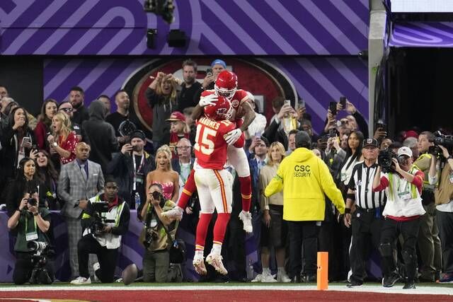 Trick play fuels 49ers to 10-3 Super Bowl halftime lead over Chiefs, Nfl