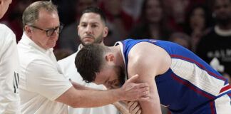 
			
				                                Kansas’s Hunter Dickinson, right, is helped after being injured during the second half of an NCAA basketball game against Houston earlier this month in Houston.
                                 AP photo

			
		